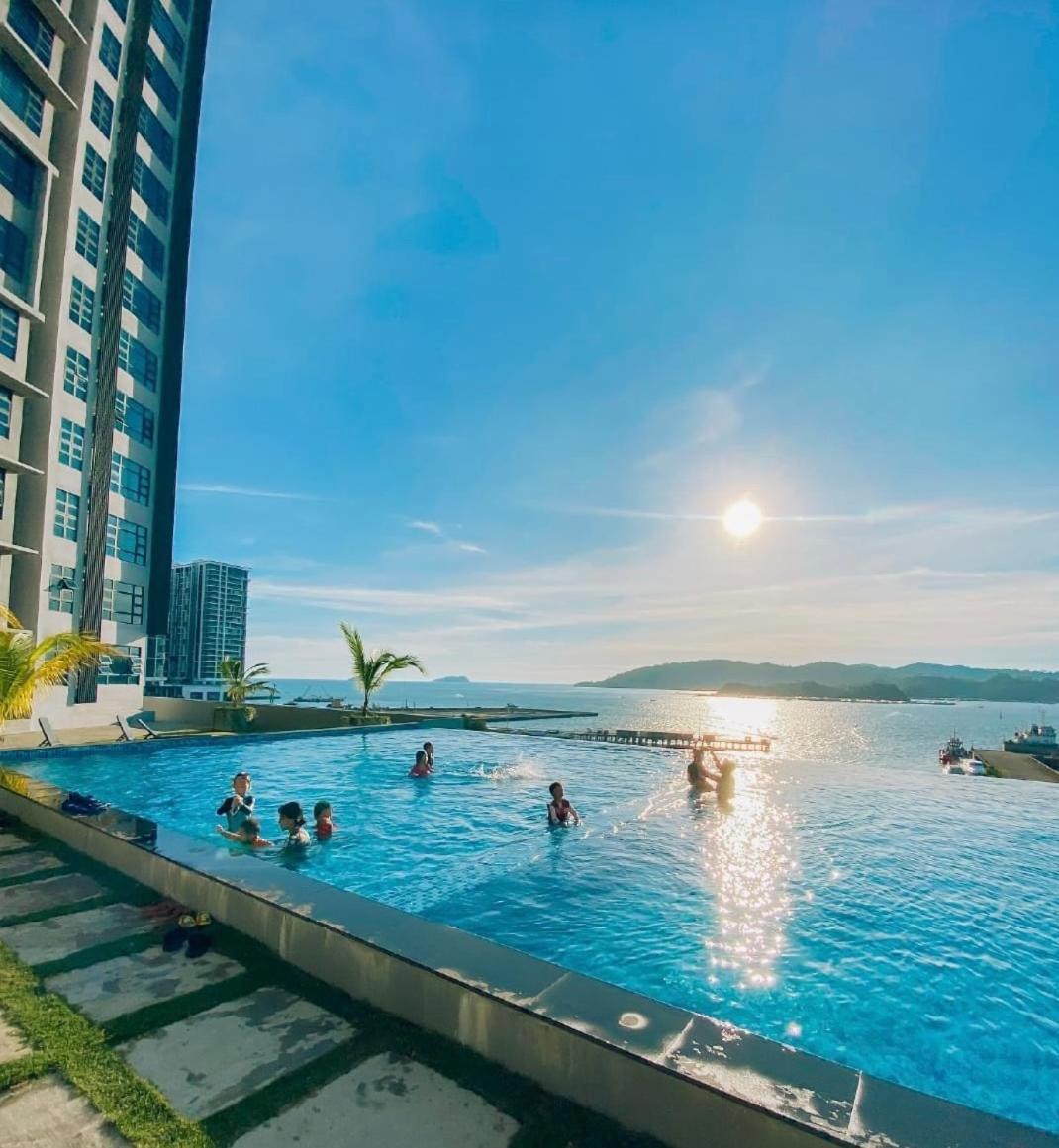 Seaview Luxury Condo Homestay 2Bed 2Bath Jesselton Quay By R2 Residence Kota Kinabalu Kültér fotó